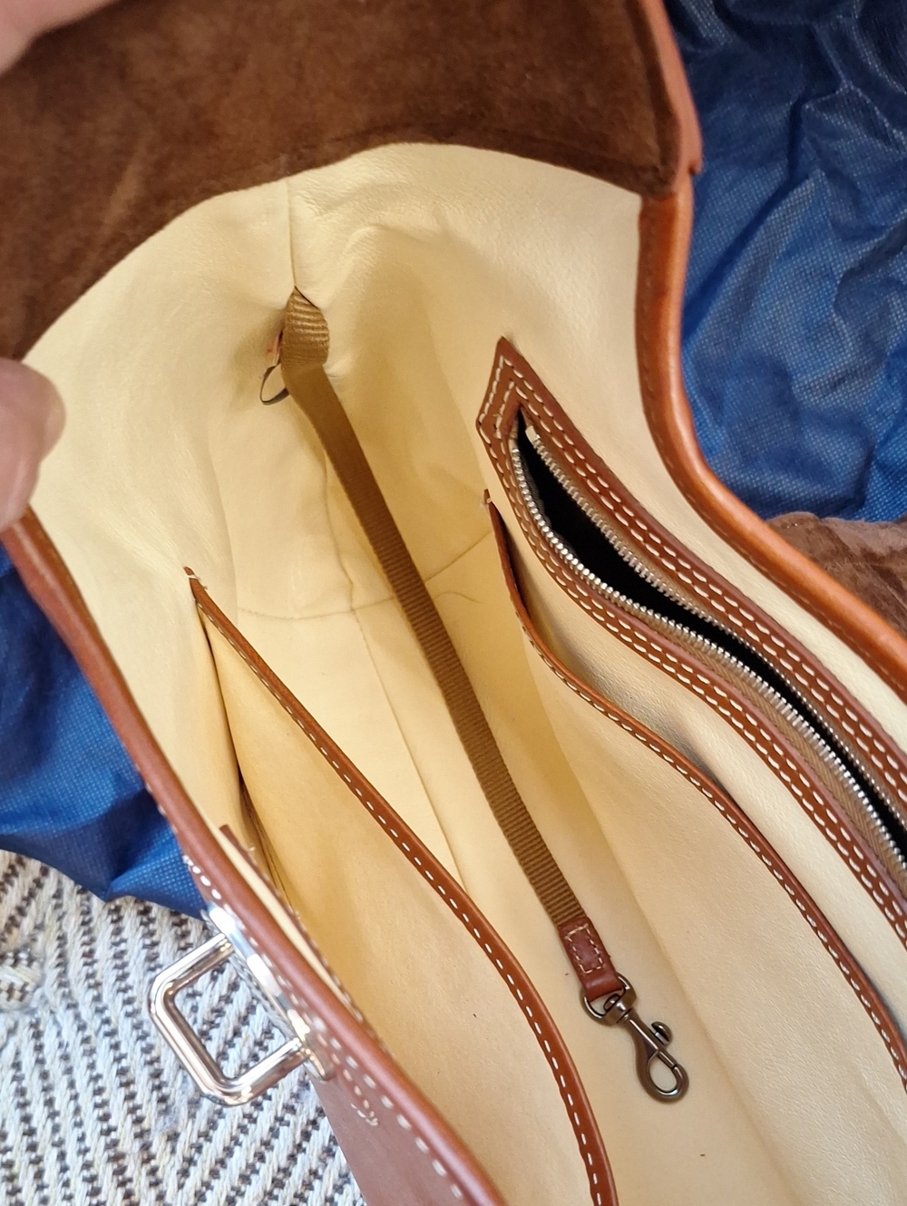 Dooney & Bourke Florentine Toscana Smooth Leather Hobo Bag Large Size - Picture 11 of 16